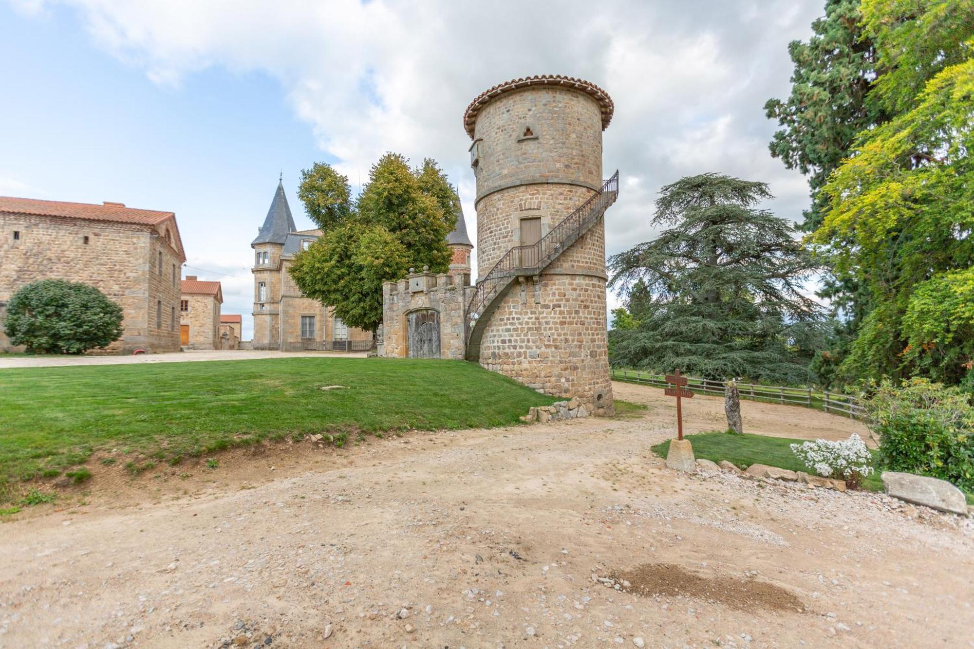 Domaine Et Chateau De Valinches Marols المظهر الخارجي الصورة