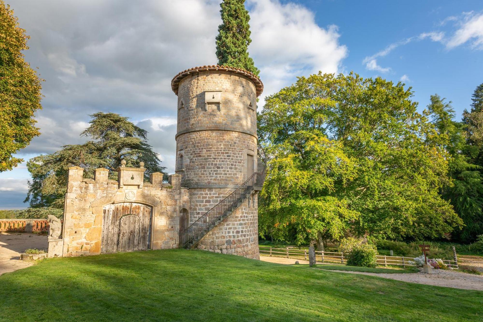Domaine Et Chateau De Valinches Marols المظهر الخارجي الصورة