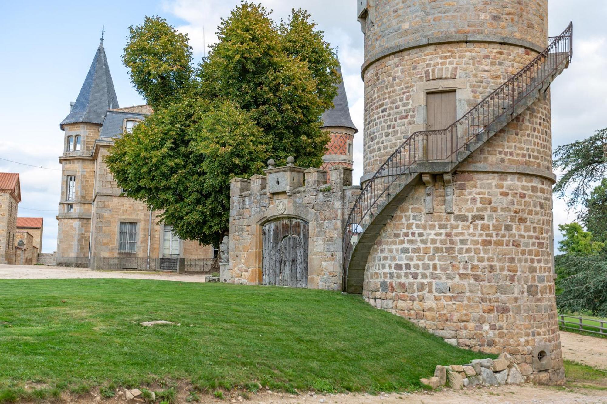Domaine Et Chateau De Valinches Marols المظهر الخارجي الصورة